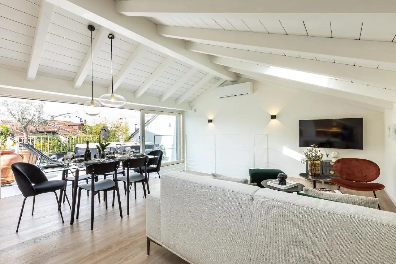 Tatil Evi *Villa Olivo*With Private Terrace & Jacuzzi + 3Bedrooms Milano